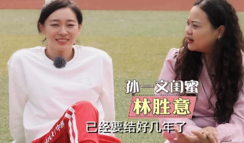 丰满的秘书年轻胸大的秘书
